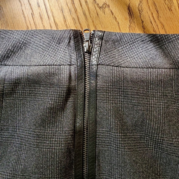 Rekucci collection skirt with leather details size 6. - Picture 5 of 8